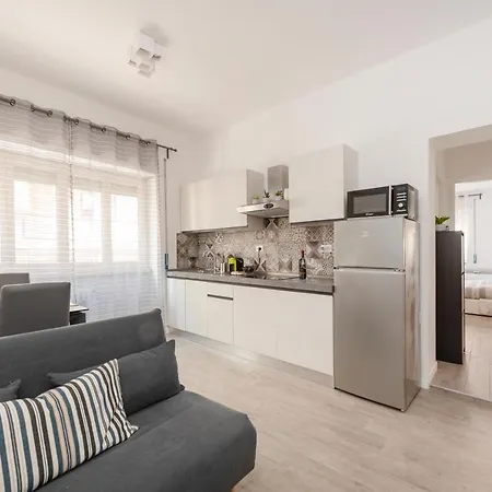 Easystayrome Modern Free Wifi Metro *