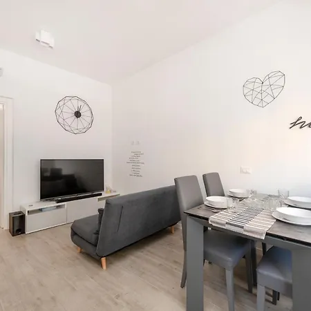 Easystayrome Modern Free Wifi Metro *