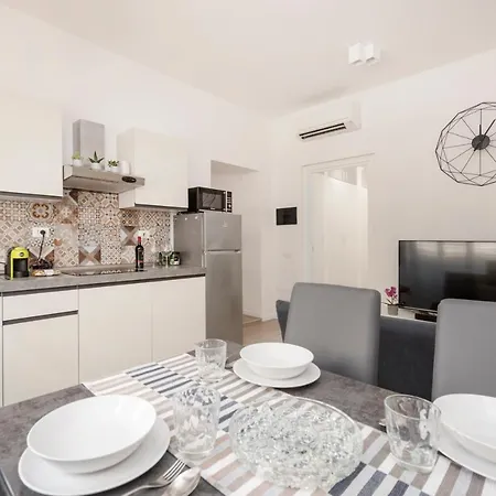 Easystayrome Modern Free Wifi Metro Apartment